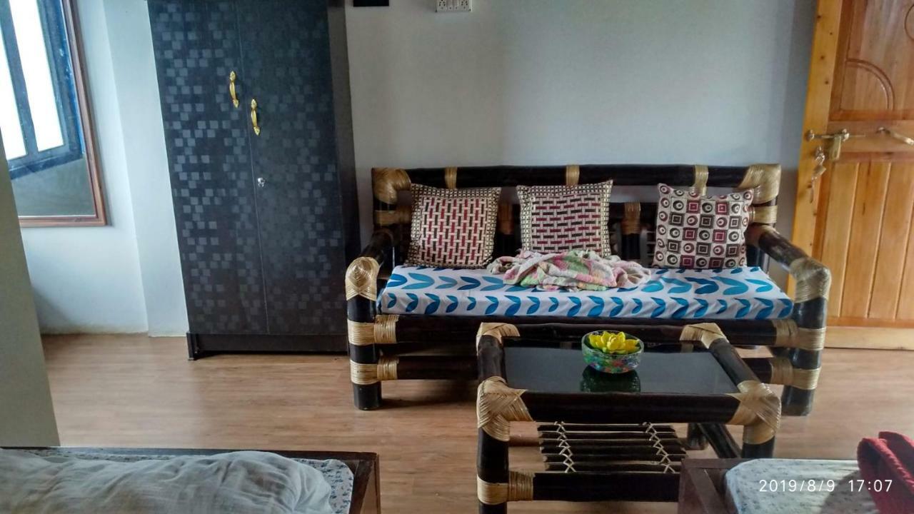 Tibet Homestay Rishop Exterior photo